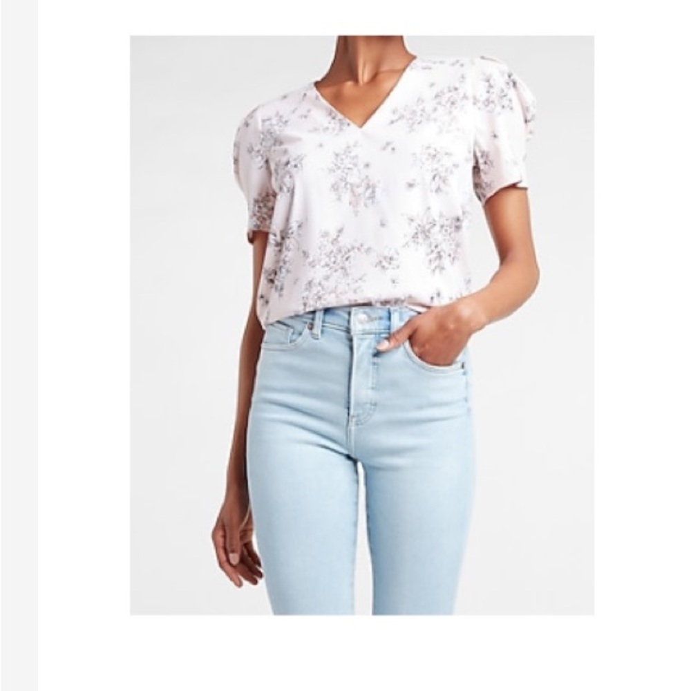 Express Floral Puff Sleeve V-Neck Top. Size XS